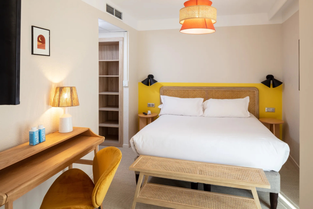 Superior Double room (full double bed)