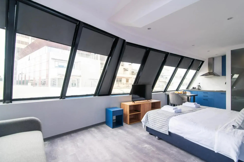 Deluxe Double Suite (full double bed)