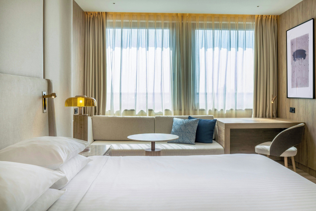 Superior Double room with city view (full double bed)