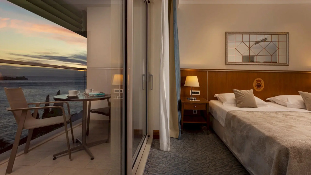 Standard Double room with sea view (full double bed)