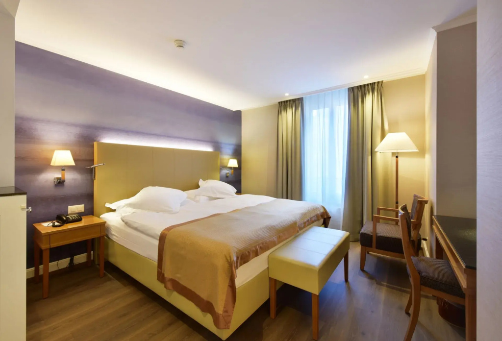 Double room (full double bed)