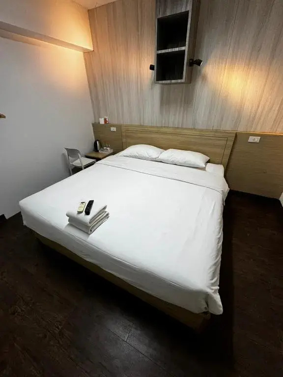 Double room (full double bed)