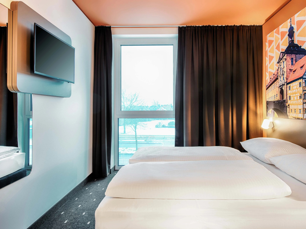 Double room (full double bed)