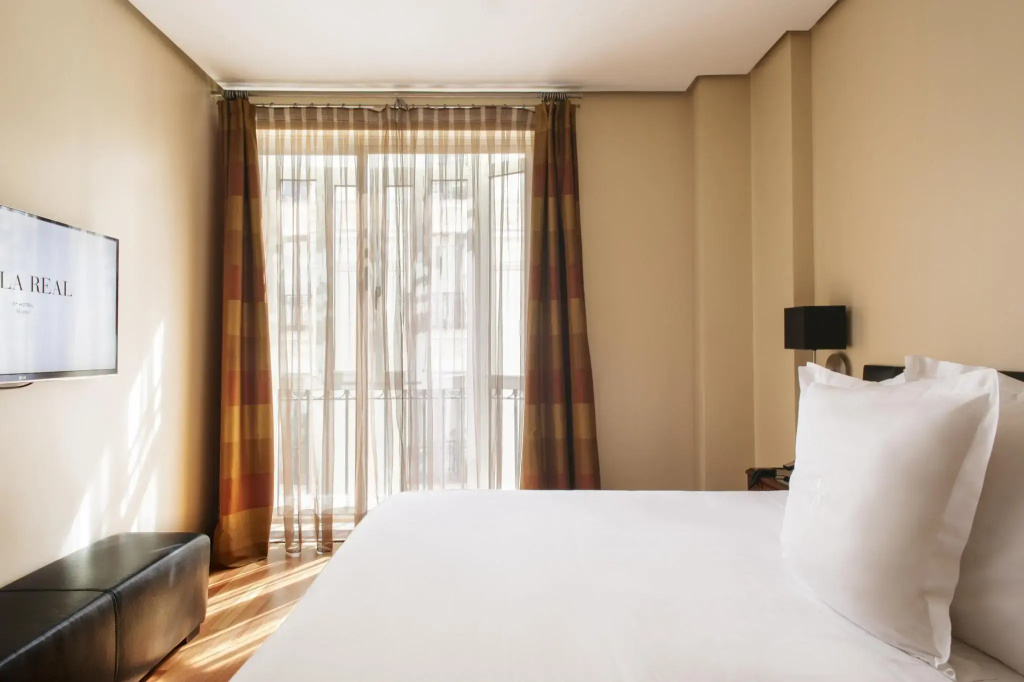Double Junior Suite (full double bed)