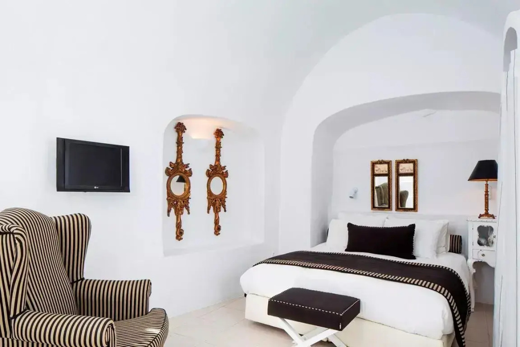 Honeymoon Double Suite with mountain view (full double bed)
