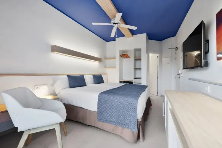 Double room with balcony and with sea view (twin beds)
