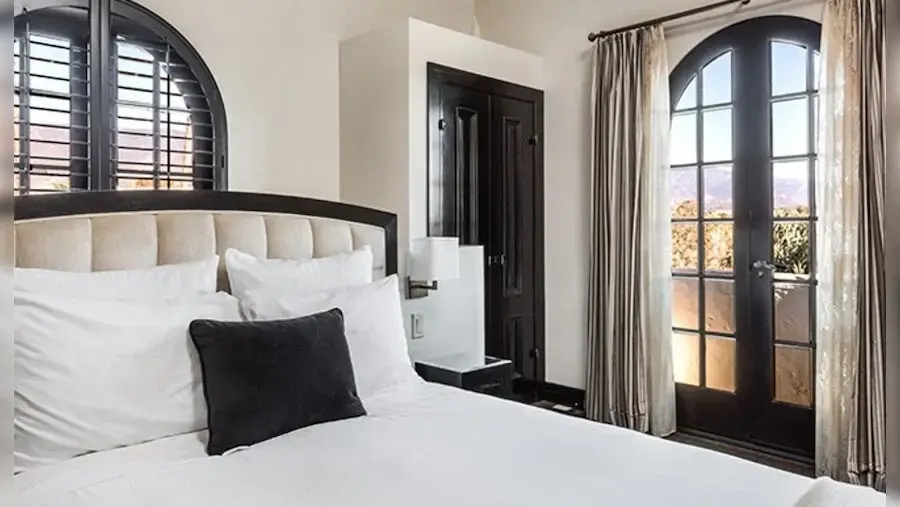 Tower Double Suite (full double bed)