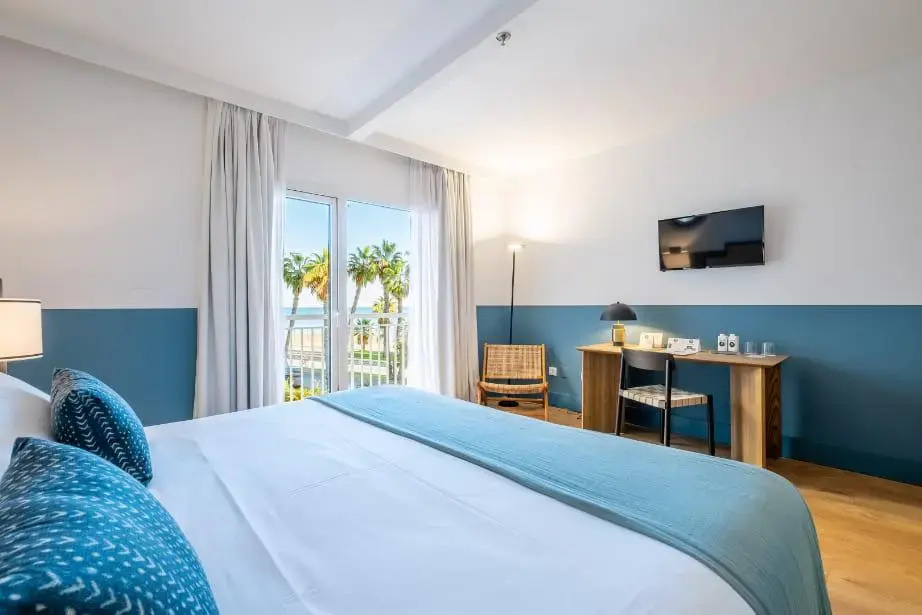 Double room with sea view (full double bed)