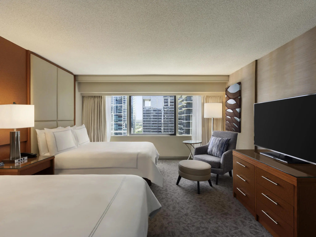 Pinnacle Double room with city view (twin beds)