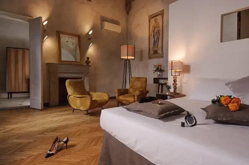 Double Suite with Frescoes and River View (full double bed)