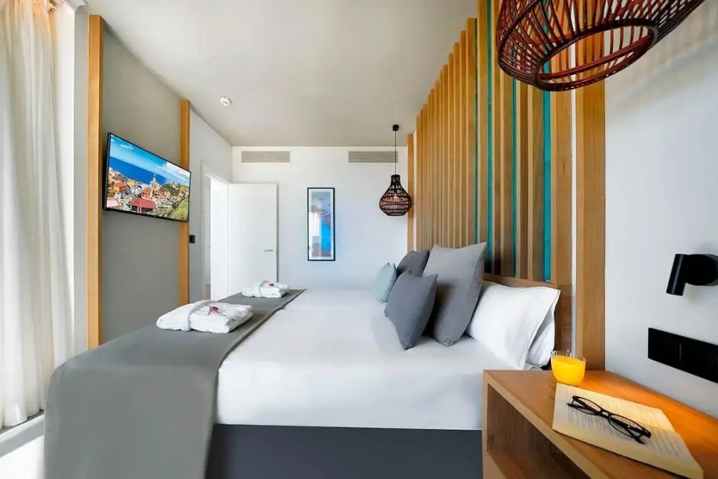 Excellence Double Suite with partial sea view (twin beds)
