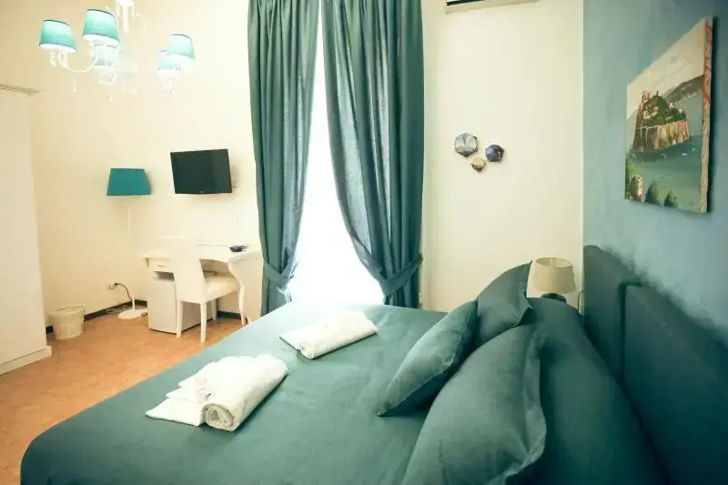 Napoli Mia Double room (full double bed)