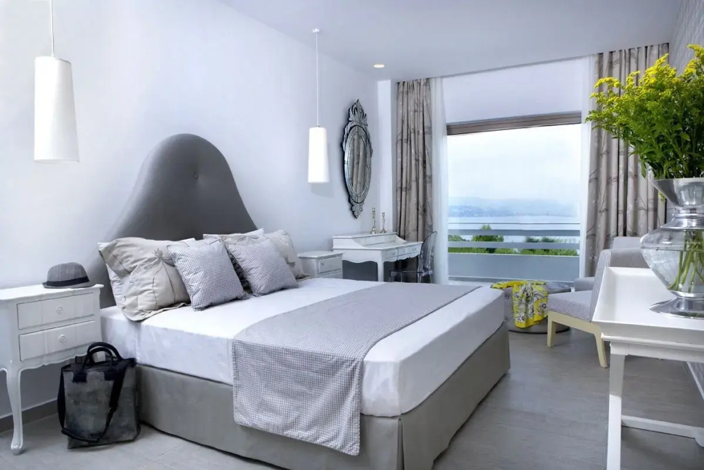 Deluxe Double Suite (full double bed)