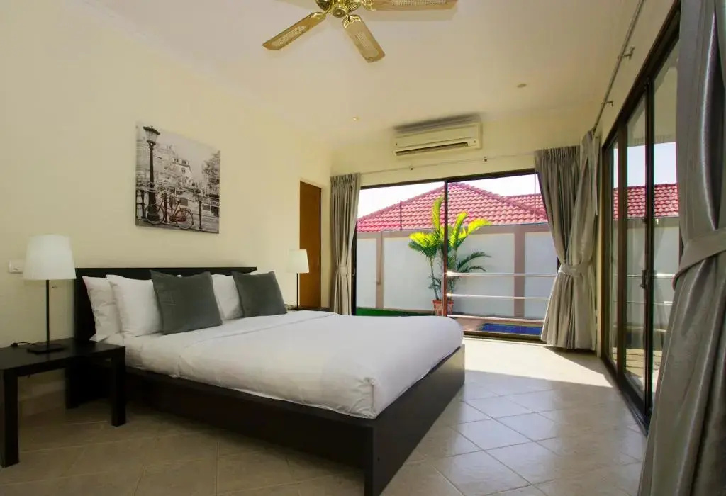 2 Bedrooms Villa