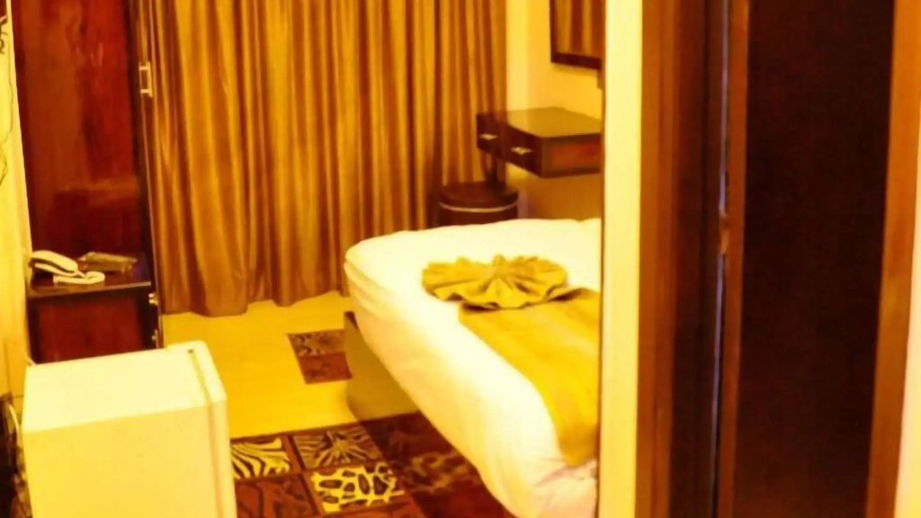 Double room (full double bed)