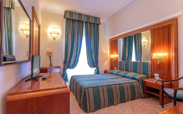 Classic Double room (full double bed)
