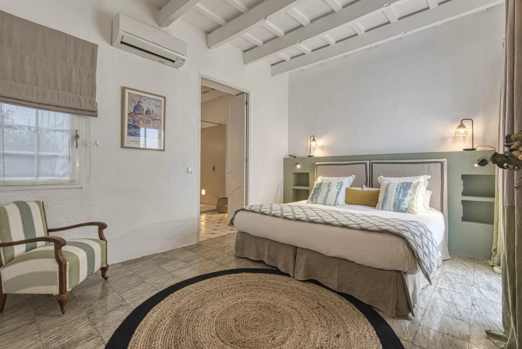 Patio Double room (full double bed)