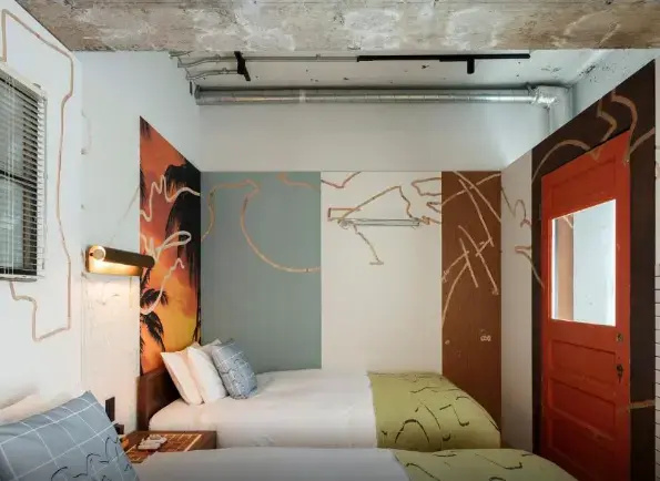 Play Wall Double room (twin beds)