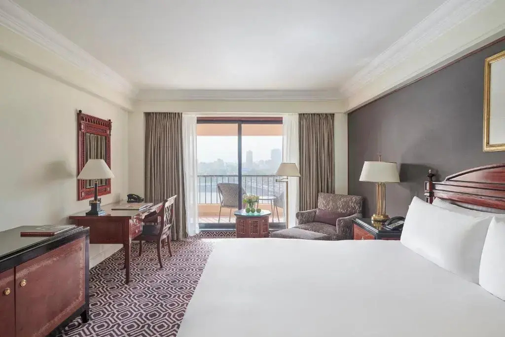 Classic High Floor Double room with city view (full double bed)
