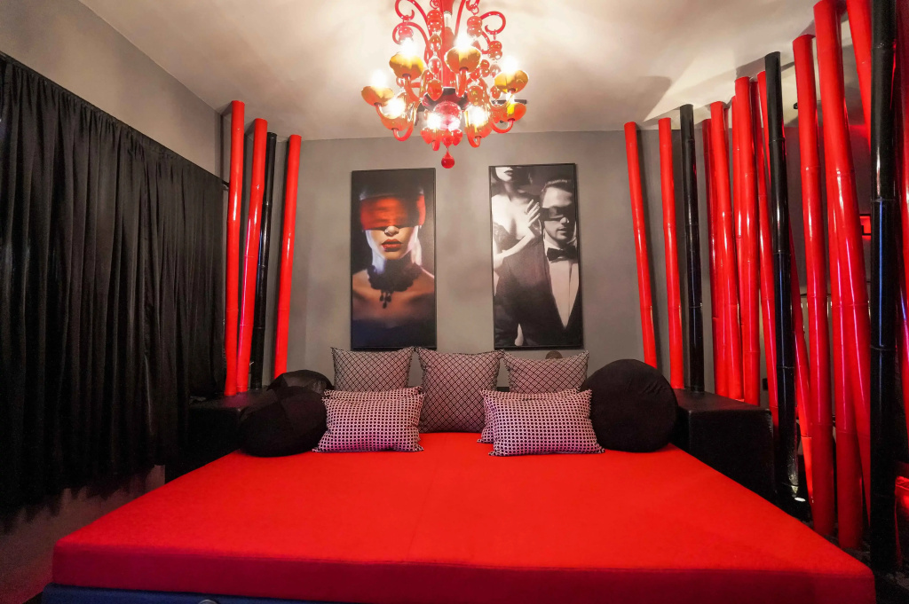 Double Intimate Suite (full double bed)
