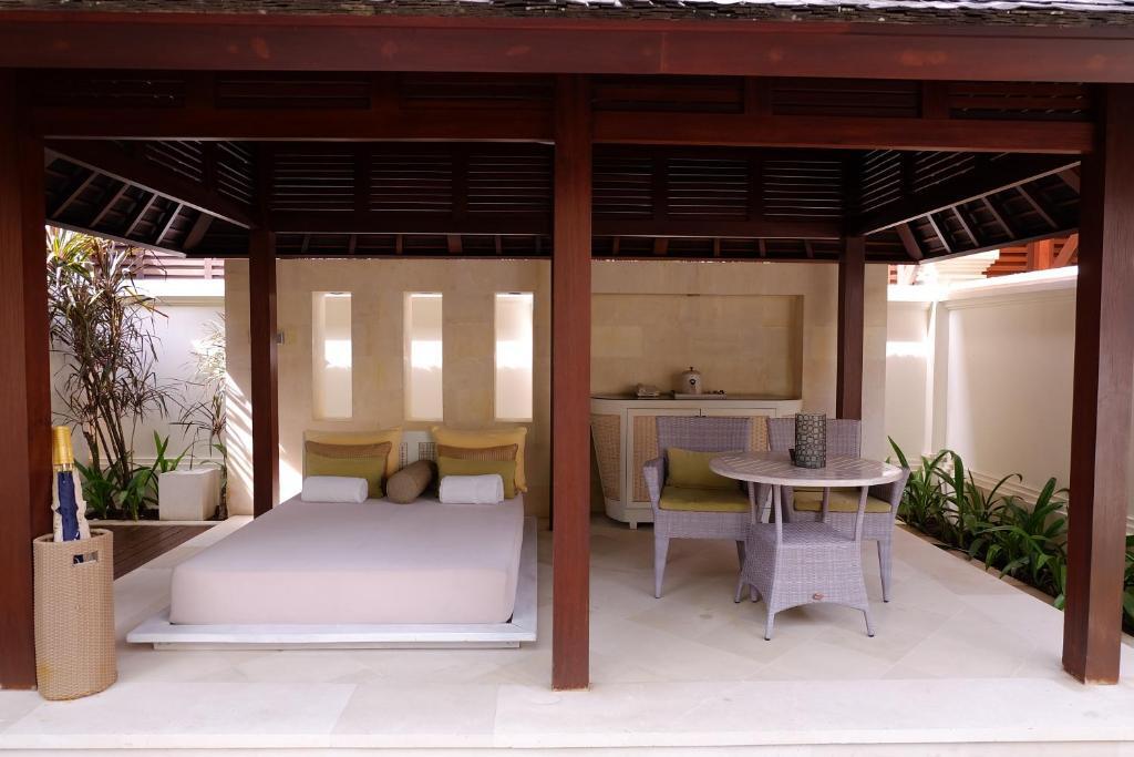 The Royal Santrian Villas