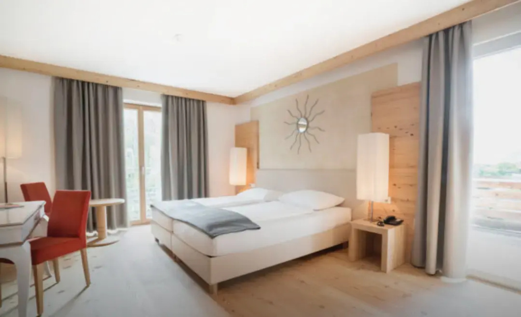 2 Bedrooms Wood Suite