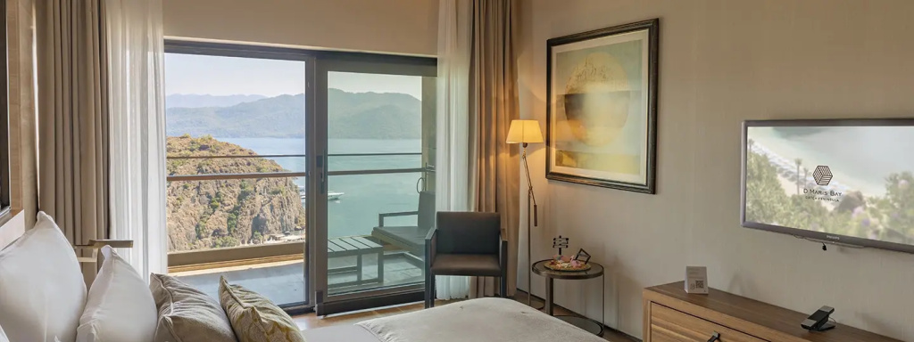 Deluxe Double room with balcony and with sea view (full double bed)