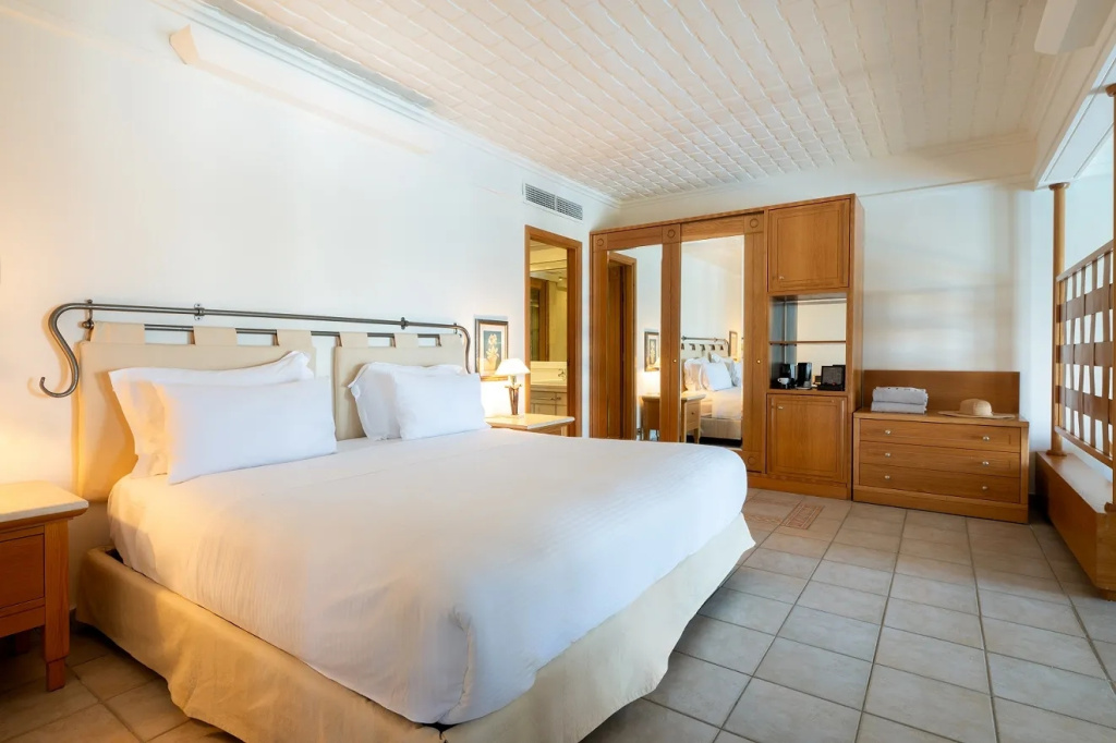 Private Pool Double Suite seafront (full double bed)