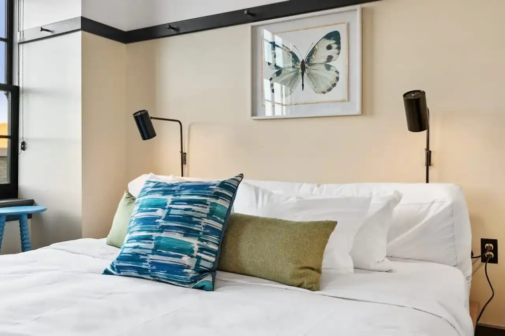 Double Suite (full double bed)
