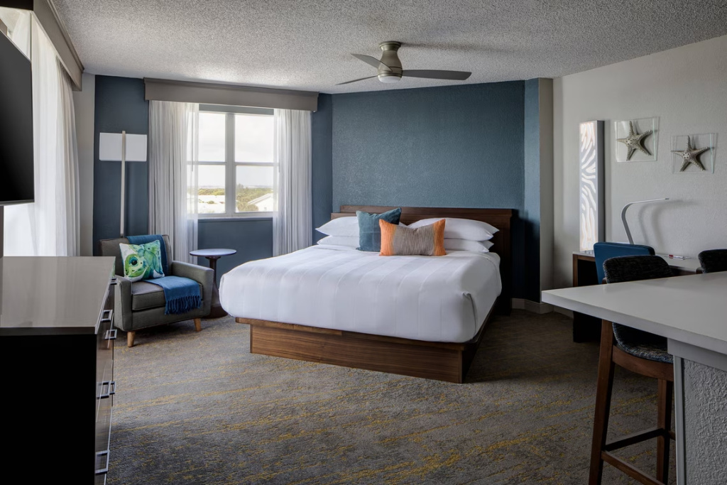 Beach Villas Studio Suite with balcony and Partial Ocean View