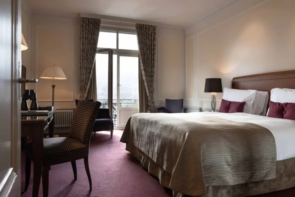 Deluxe Double room (full double bed)