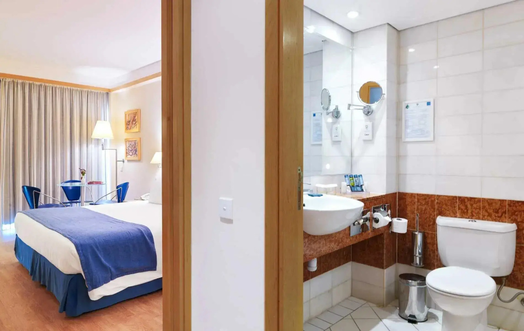 Executive Pool Level Double room (full double bed)