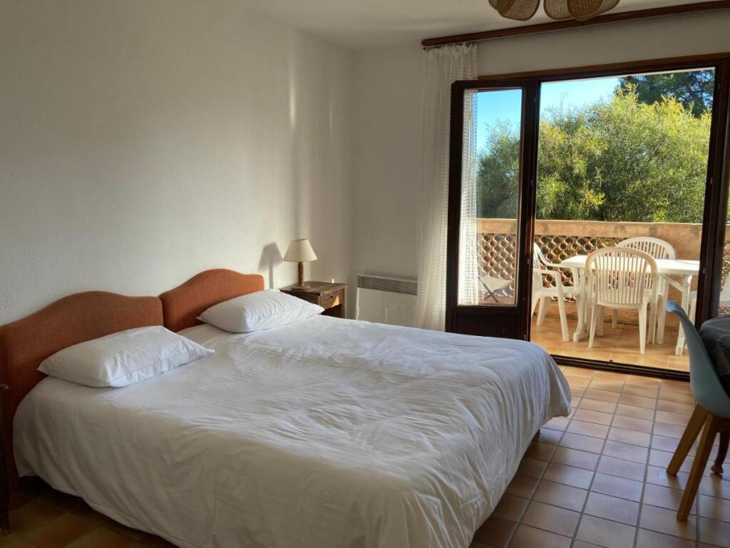 La Résidence du Provençal · 23 appartements et 2 Restaurants · Var by null
