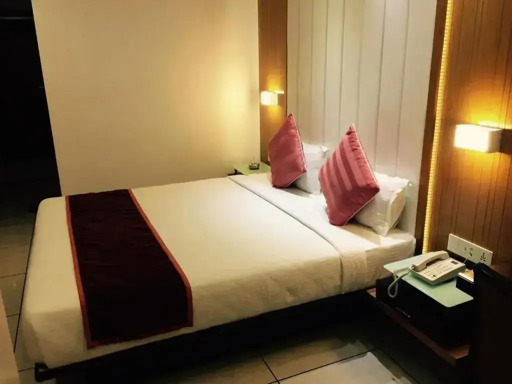 Deluxe Double room (full double bed)