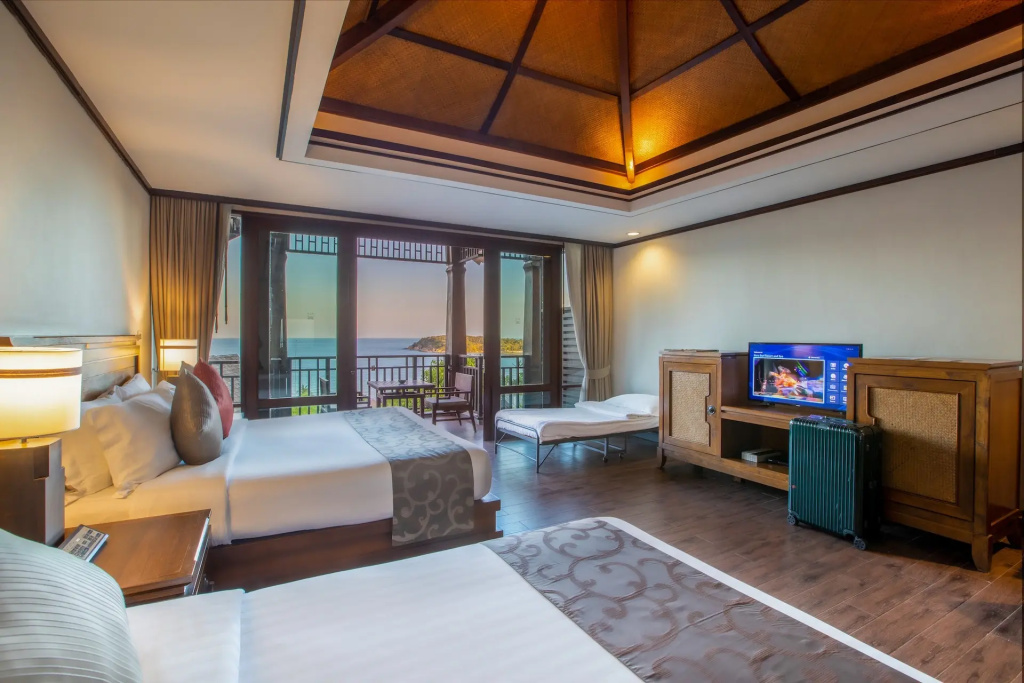 Deluxe Hillside room with sea view