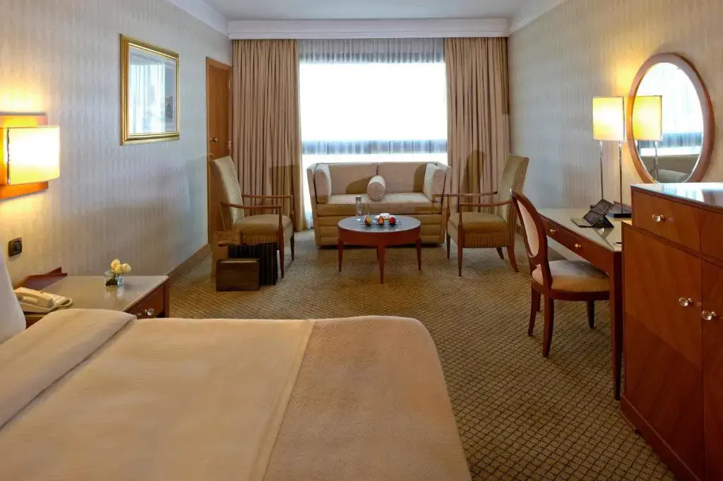 Superior high floor room