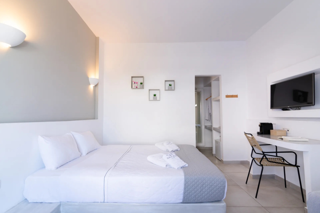 Deluxe Double Suite with sea view (full double bed)