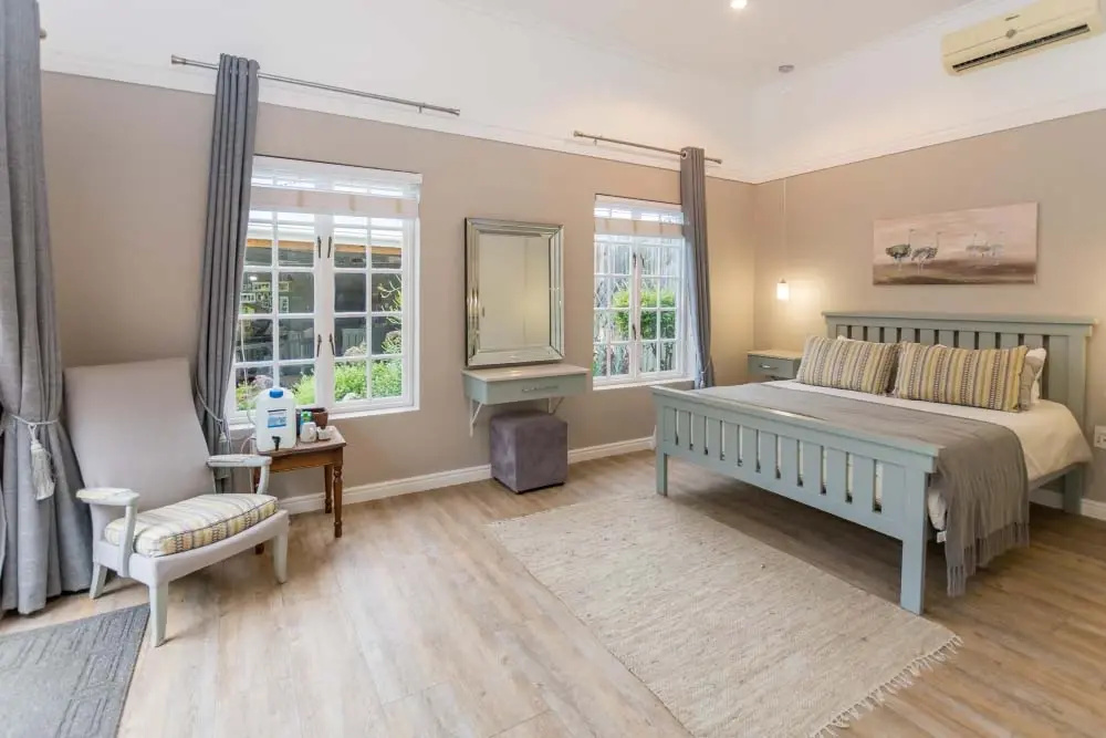 Double room Poolside (full double bed)