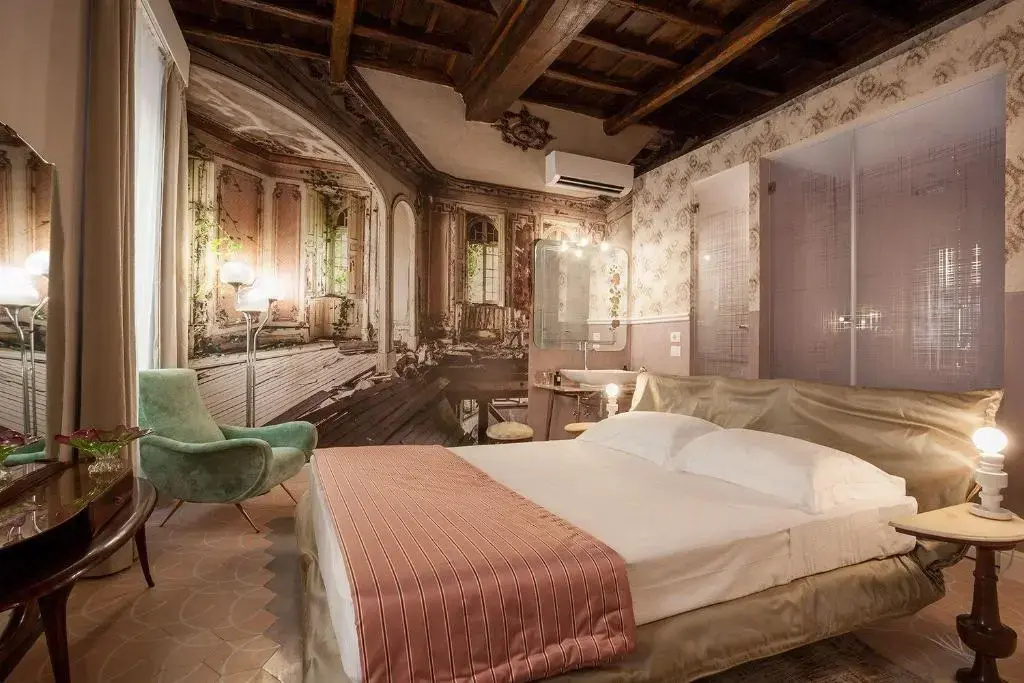 Deluxe Double room (full double bed)