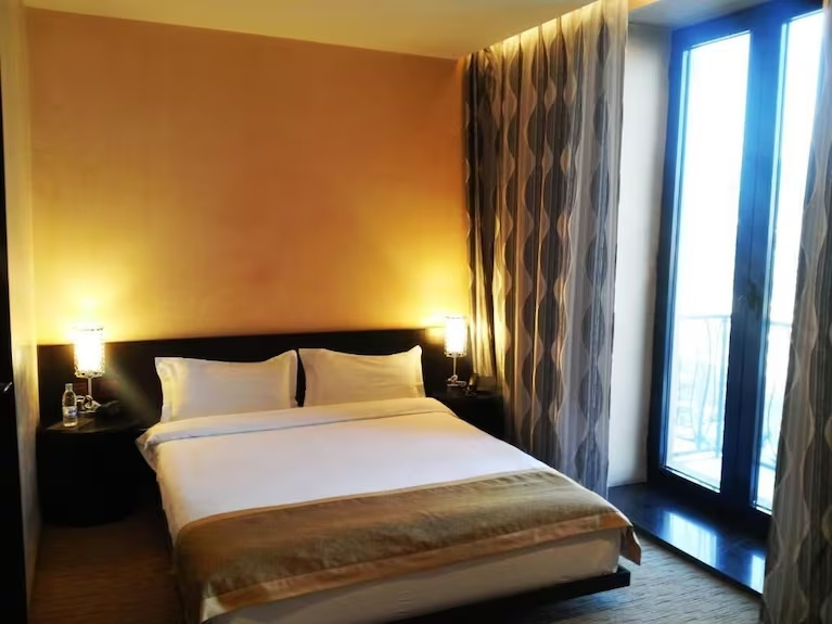 Deluxe Double room (full double bed)