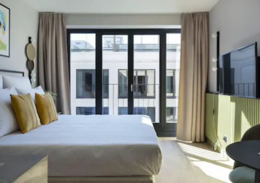 Deluxe Double Suite (full double bed)