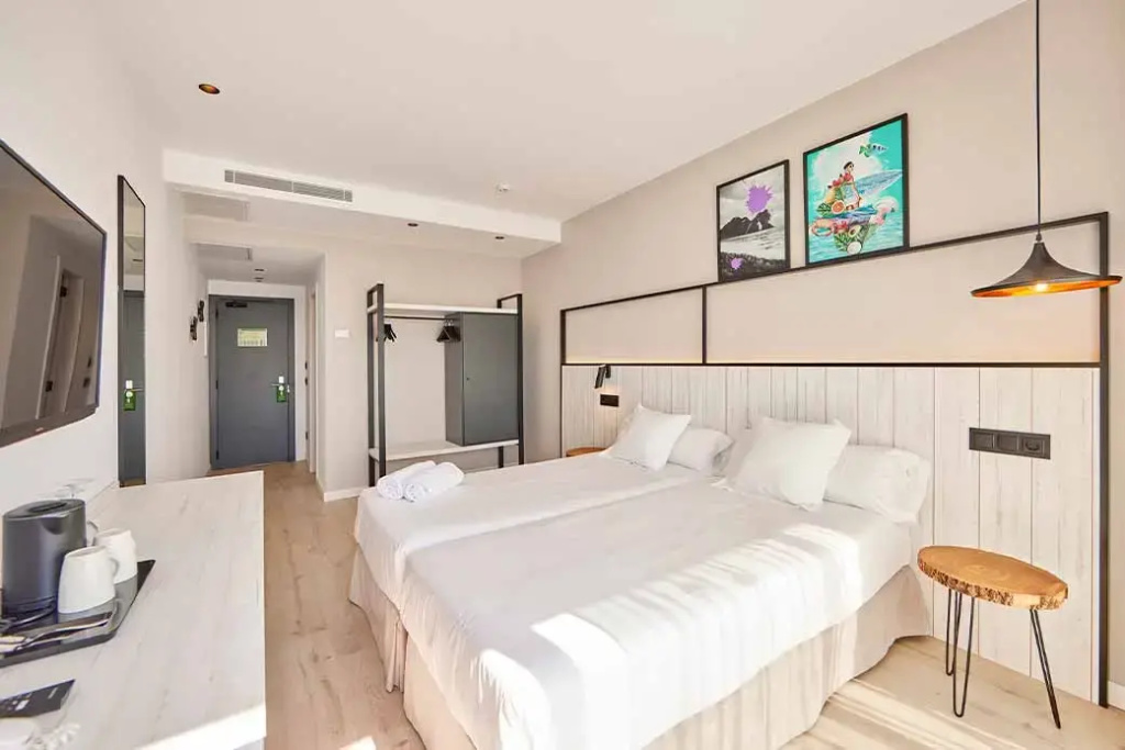 Double room with sea view (full double bed)