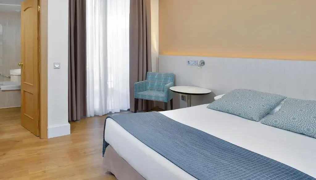 Double Standard Ground Floor room (full double bed)