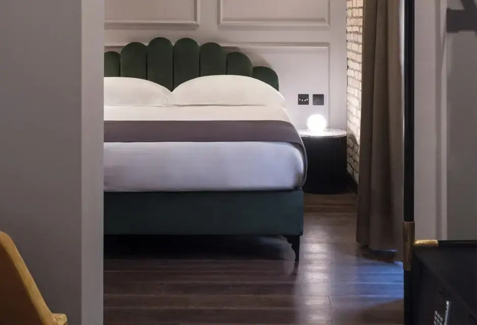 Chapter Double room (full double bed)