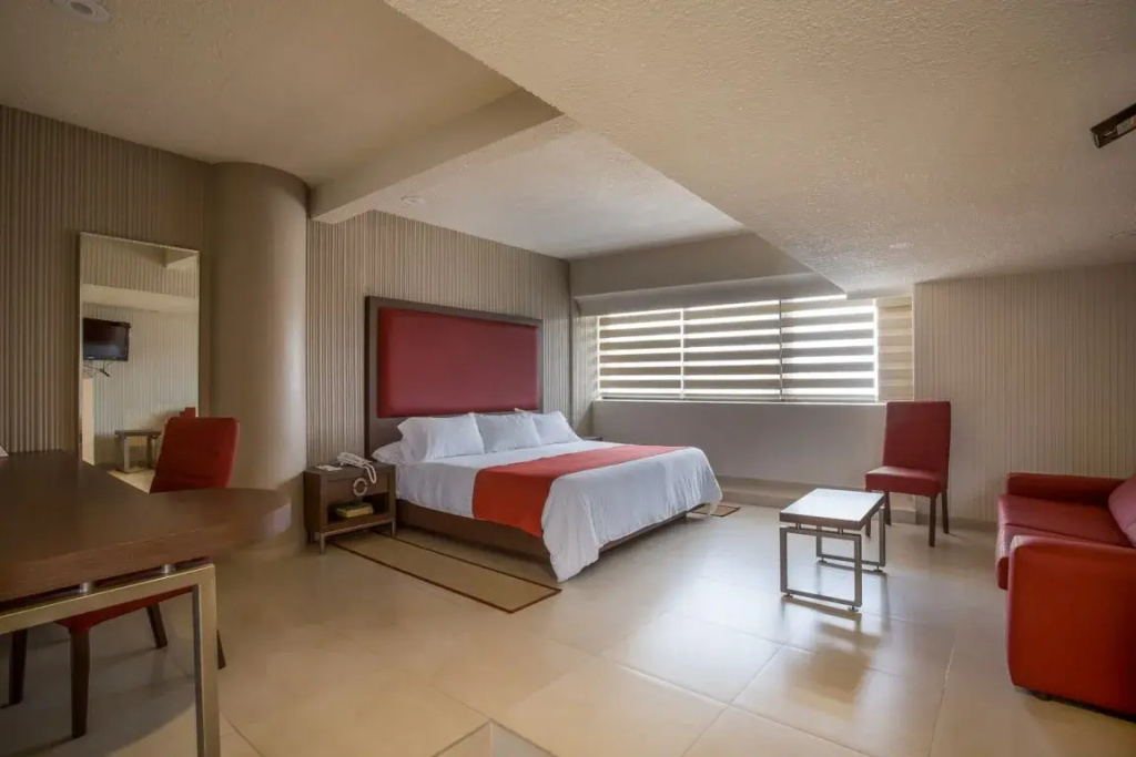 With Jacuzzi Double Suite (full double bed)