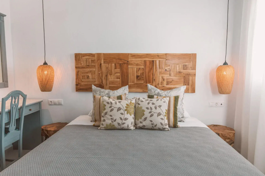 Petite with Terrace Double room with garden view (full double bed)