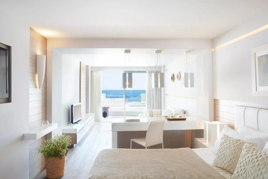 Executive with Outdoor Jacuzzi Double Junior Suite beachfront (full double bed)