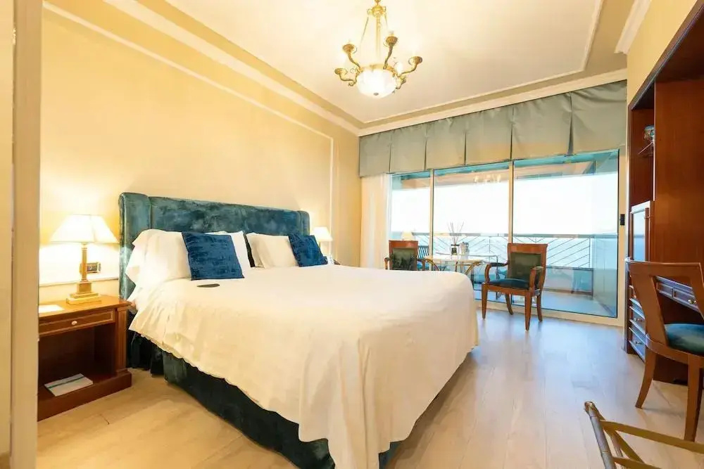 Grand Vista Deluxe Double room (full double bed)