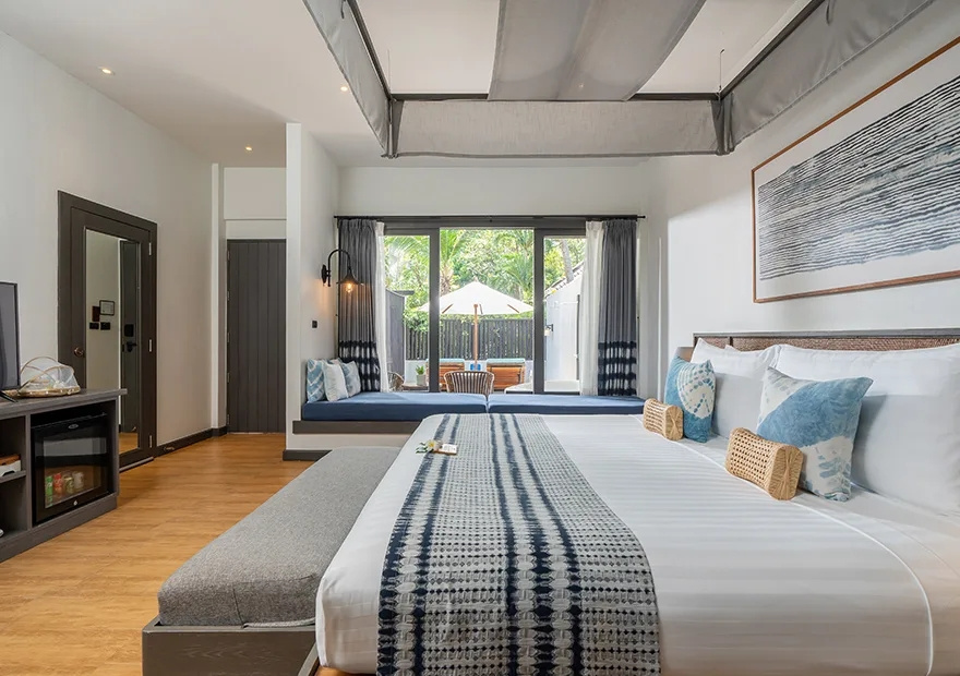 Pool Double Suite (full double bed)