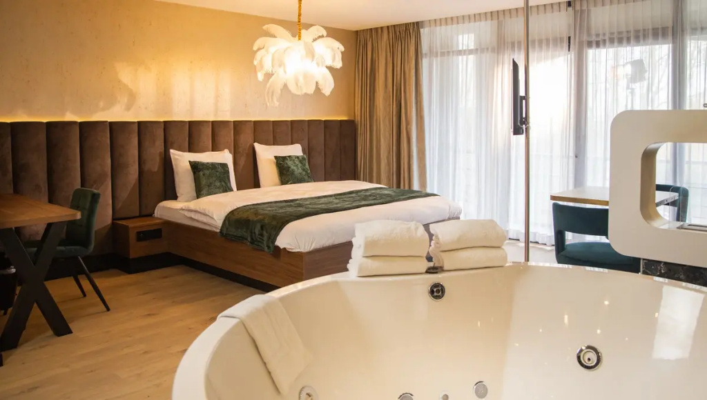 Royal Double Suite (full double bed)